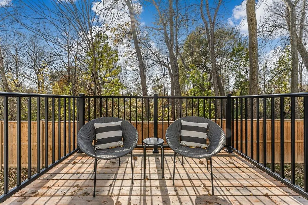 Brand New And Stylish 2Br Suite With Sofa Bed, Located 7 Mins From Niagara Falls And Can Sleep 6 Guests 캐나다