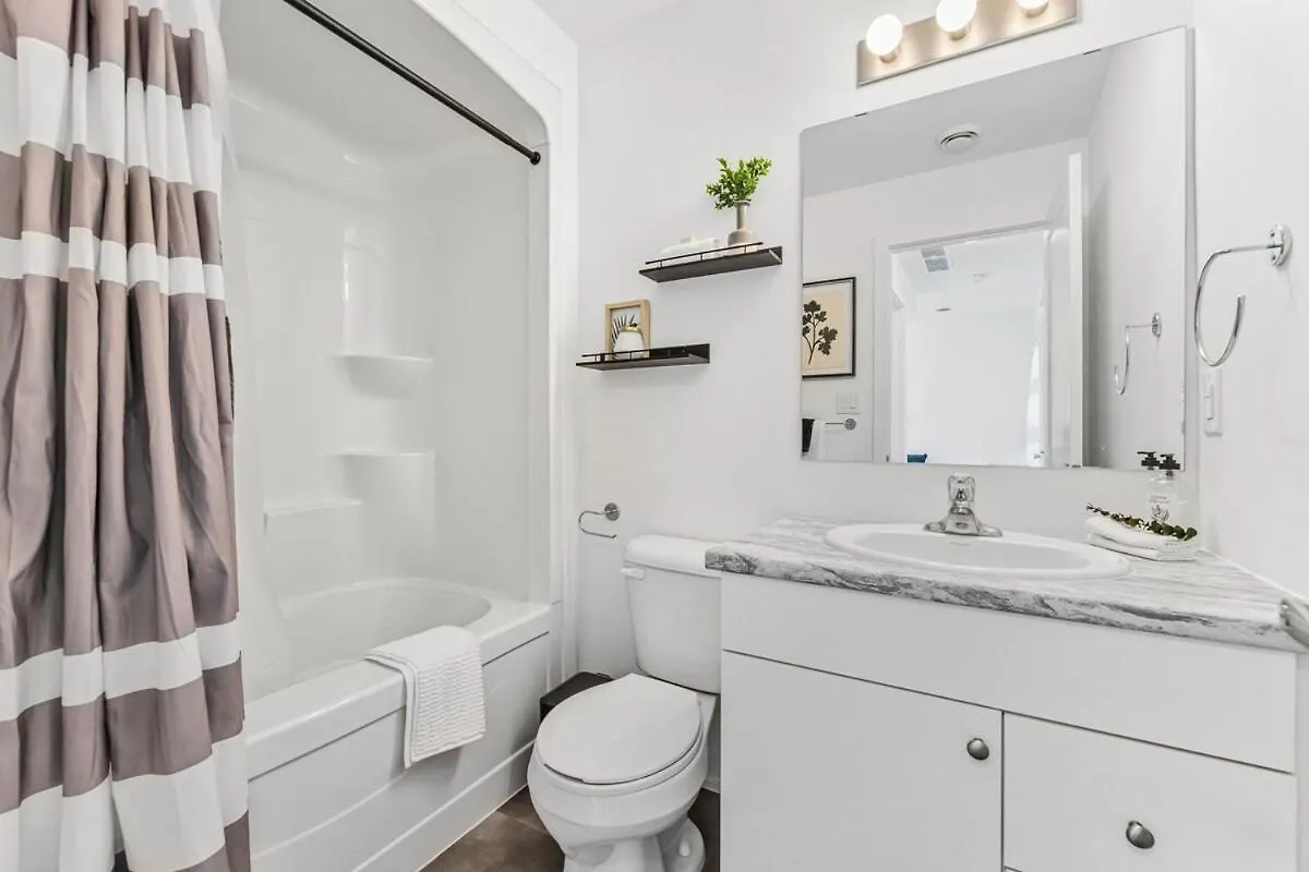 아파트 Brand New And Stylish 2Br Suite With Sofa Bed, Located 7 Mins From Niagara Falls And Can Sleep 6 Guests