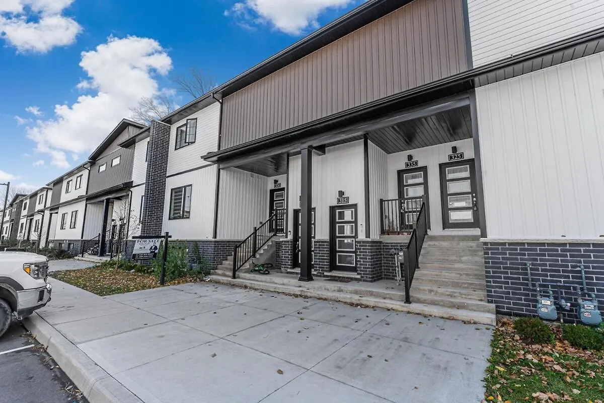 Brand New And Stylish 2Br Suite With Sofa Bed, Located 7 Mins From Niagara Falls And Can Sleep 6 Guests 아파트